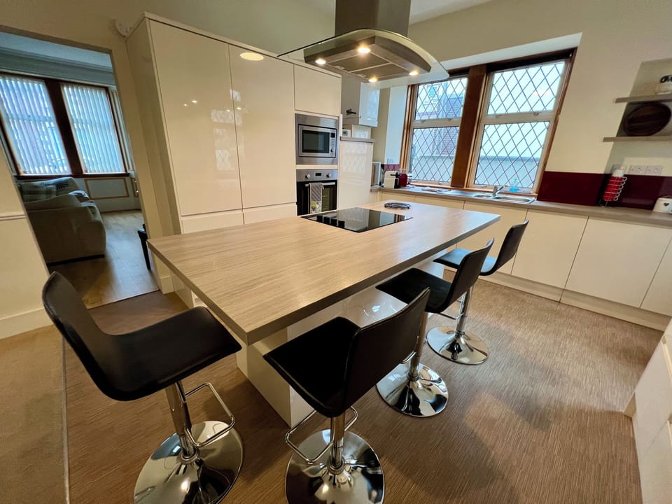 Modern Kitchen & Dining