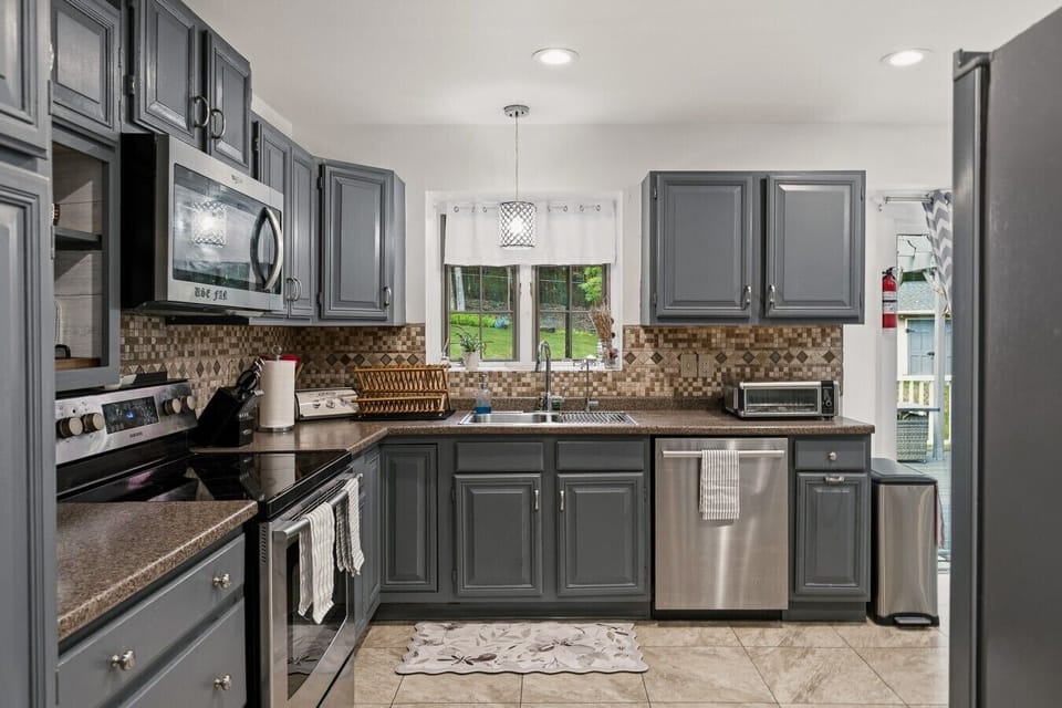 Kitchen | Stainless Steel Appliances | Tile Backsplash & Toaster Oven
