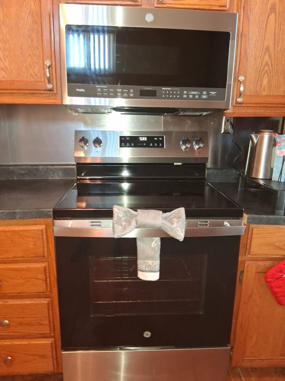 Glass top electric stove