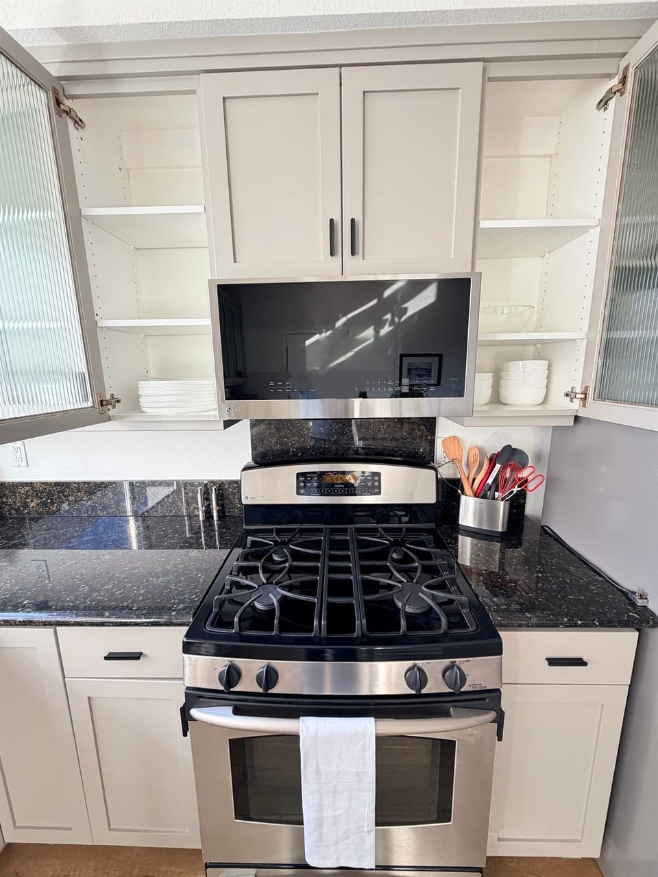 Gas range.