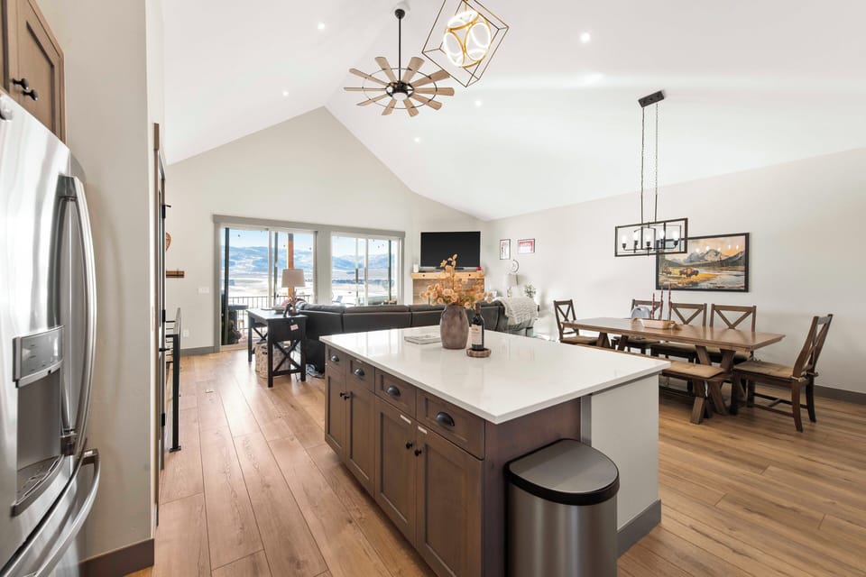 Comfortable seating for 8 (or 10 w/leaf) at the dining room table & 3 bar stools
