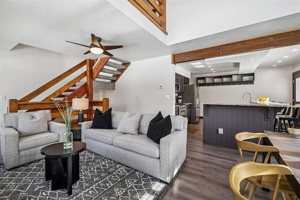 Living Area - Villa Mount Royal - Frisco Vacation Rental