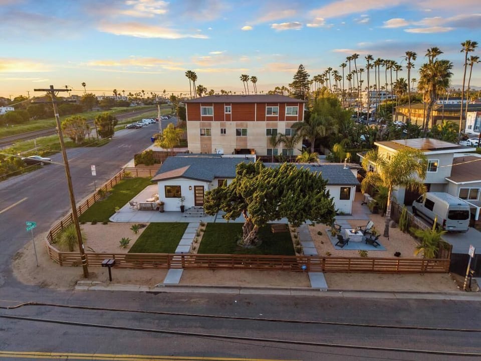 Full property view - Owners on the left, VRBO on right