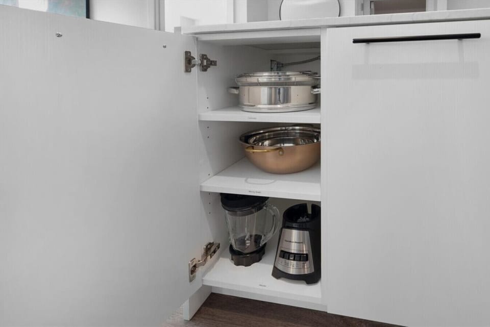 Fully stocked kitchen with all that you need. Pots, pans, bakeware, salt +pepper, and olive oil!!