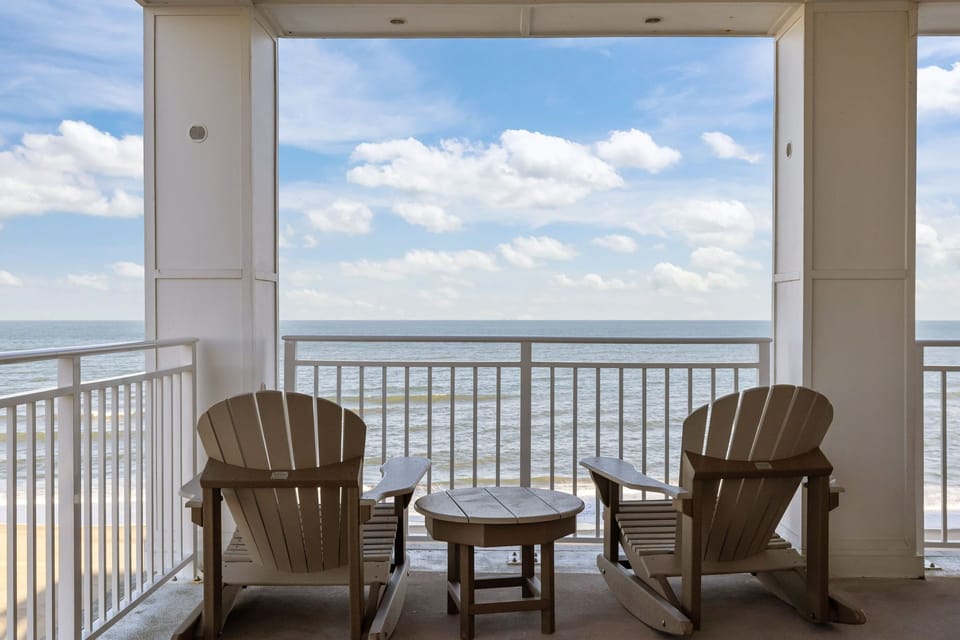 Penthouse Perspectives as  sweeping views of sunrises and sunsets from 2 decks Apartment in Sandbridge