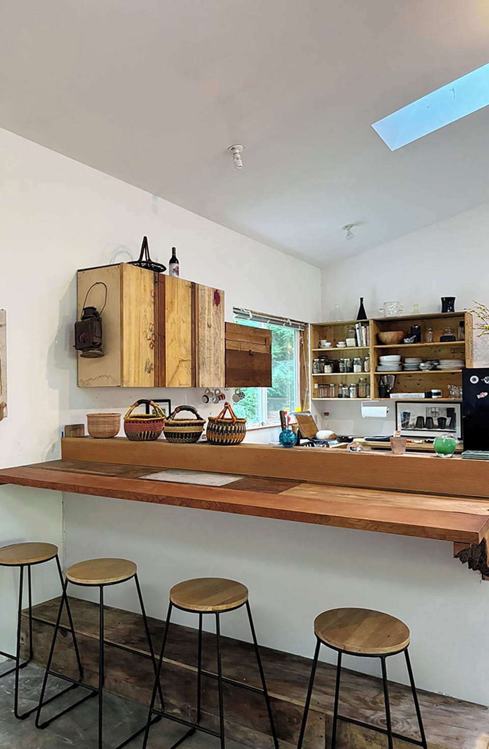 Kitchen bar seats four—ideal for drinks, breakfast, or quick lunches with guests