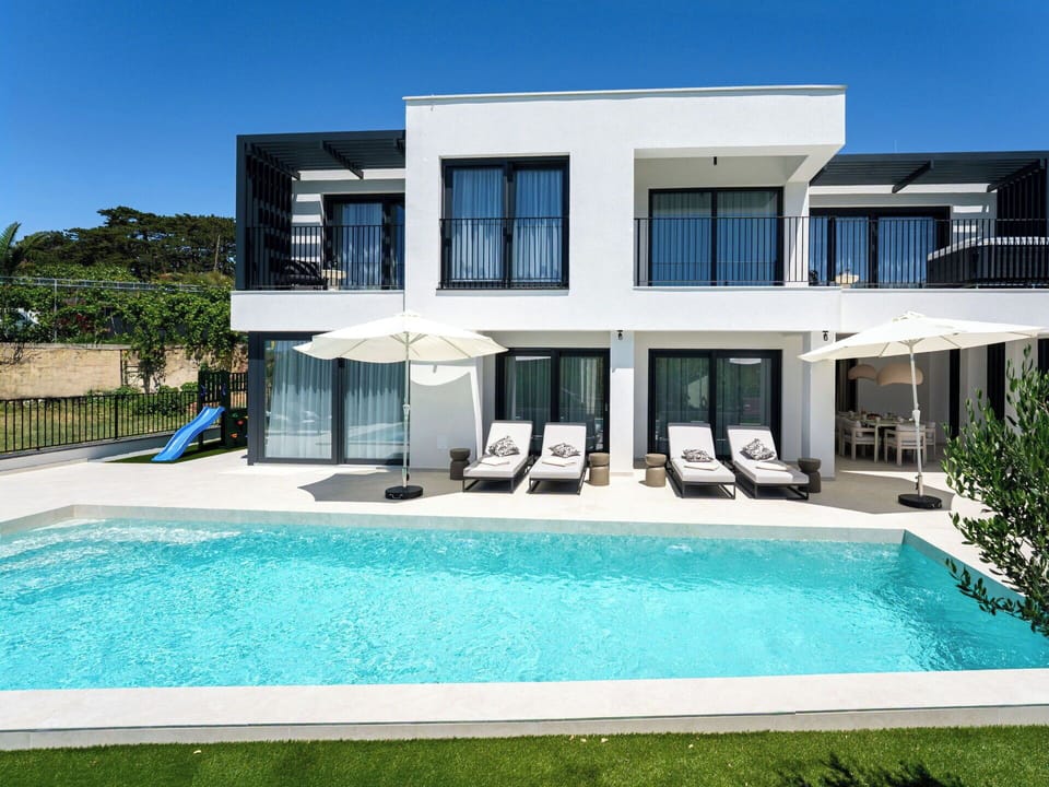 Swimming Pool, Resort, Leisure, Outdoor Furniture, Eco Hotel, Villa, Hotel, Sunlounger, Vacation, Tropics