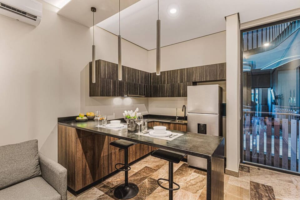 Enjoy a Full Kitchen with Drinking Water by Osmosis (separate faucet),Toaster, Coffee Maker, Fridge, Freezer, Blender, Microwave