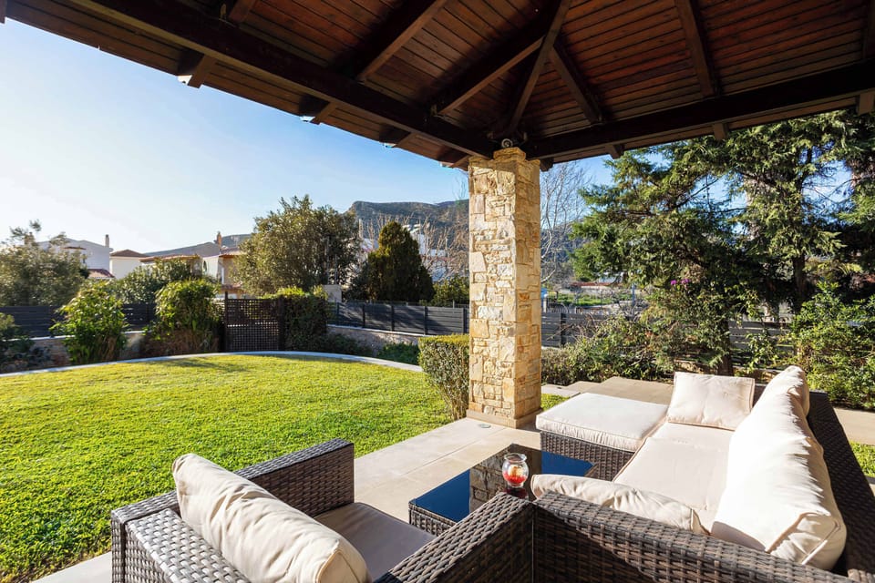 Covered Garden Lounge with Comfortable Outdoor Seating