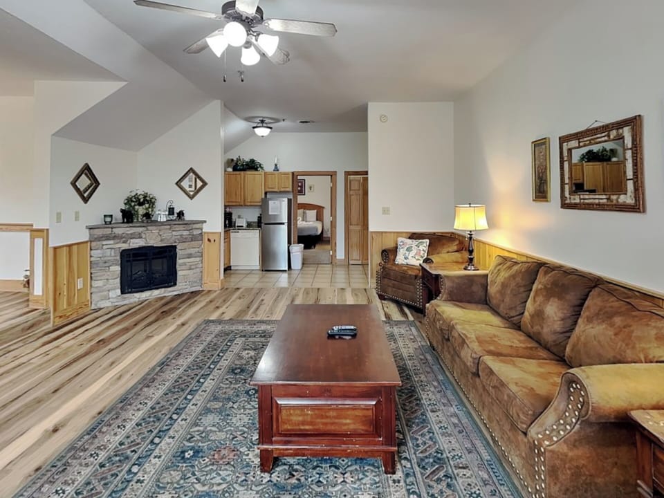 Living Room w/ Fireplace, Smart TV