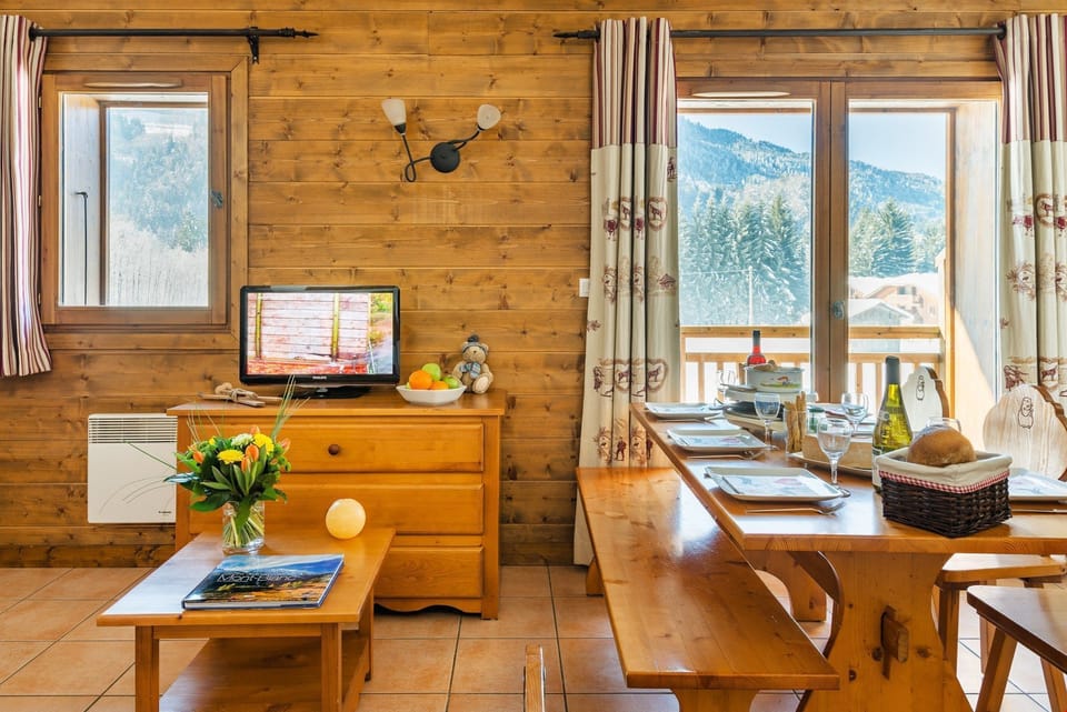Escape to our lovely 4 bedroom apartment in Samoëns!