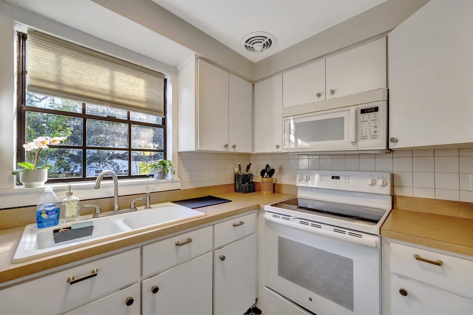 Fully equipped kitchen for everyday meals