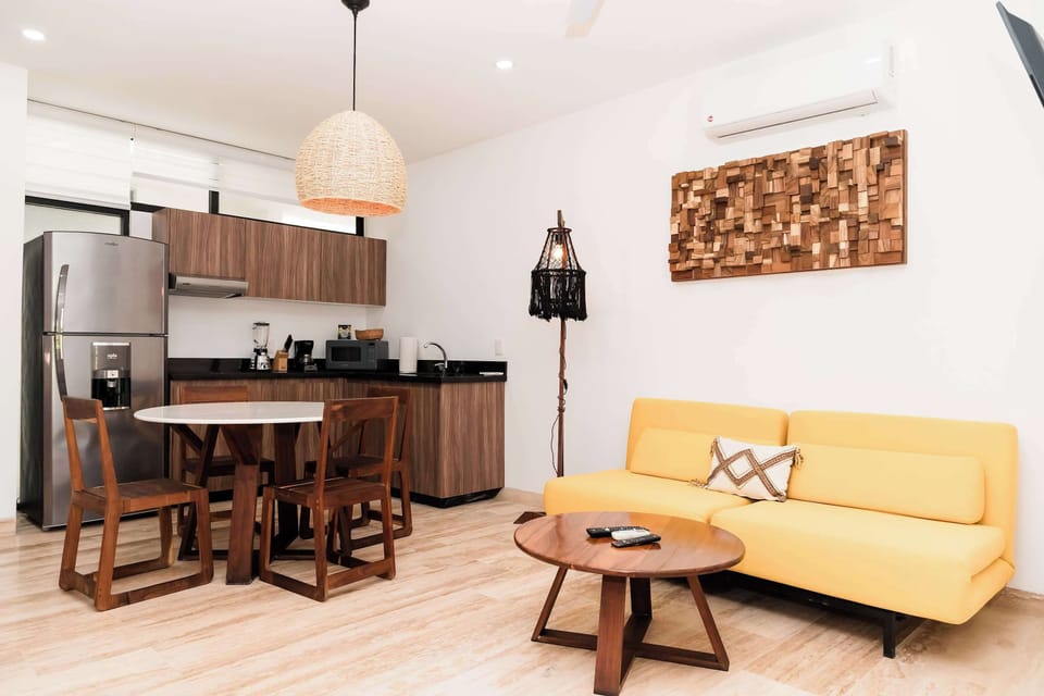 Living room and equipped kitchen 