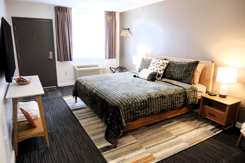 King bedroom in Moab featuring plush bedding, desert-inspired décor, and a relaxing hotel-style atmosphere—perfect after a day exploring Arches National Park.