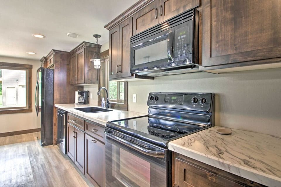 Full Kitchen | Large Island | Stainless Steel Appliances