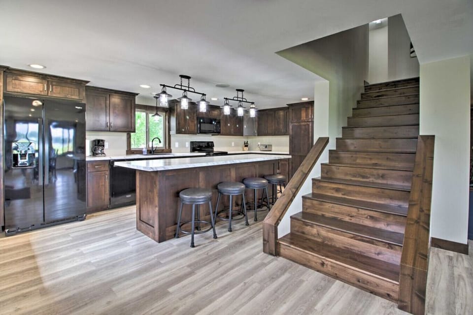 Full Kitchen | Large Island | Stainless Steel Appliances