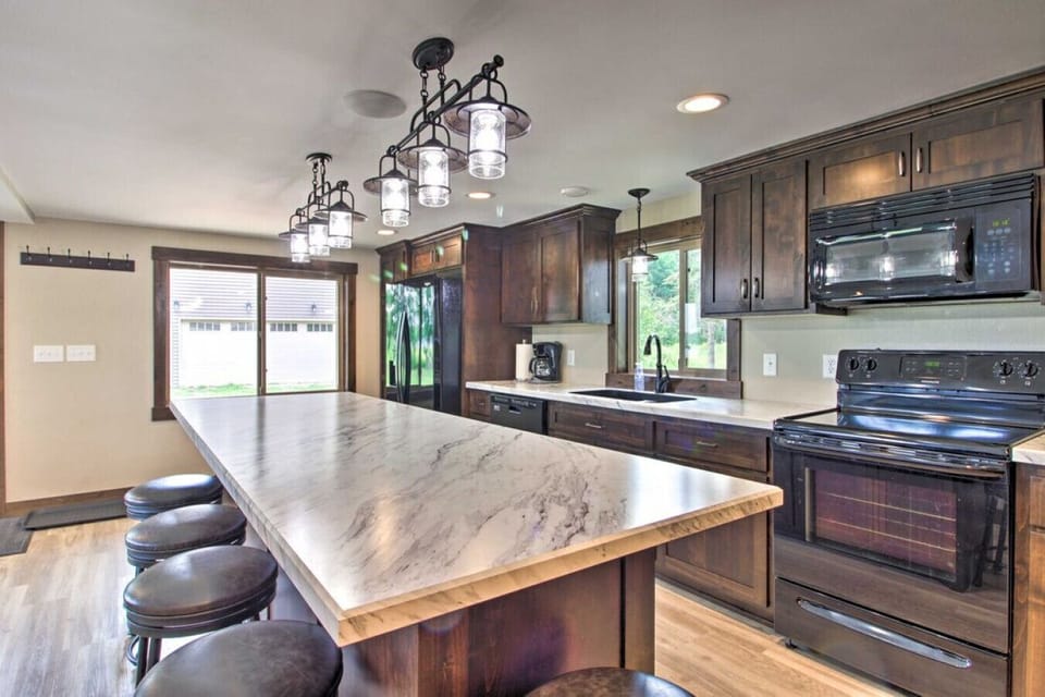 Full Kitchen | Large Island | Stainless Steel Appliances