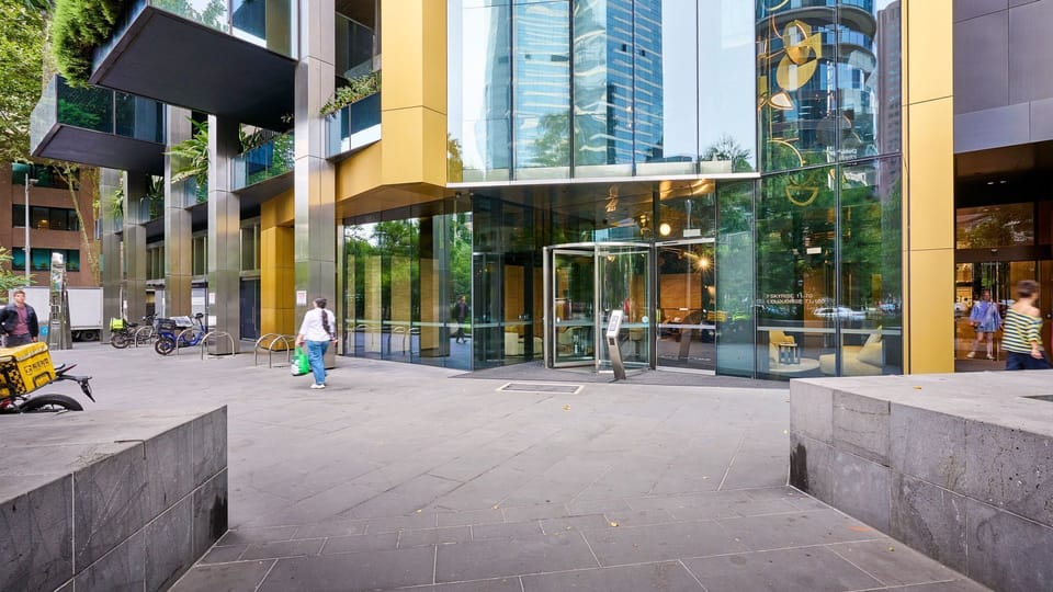 Building entrance with convenient access