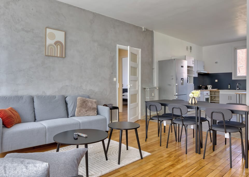 Salon avec table de salle à manger