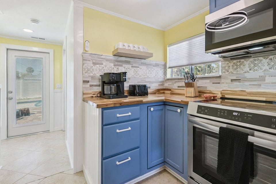 Fully equipped kitchen- make a snack and head to the pool