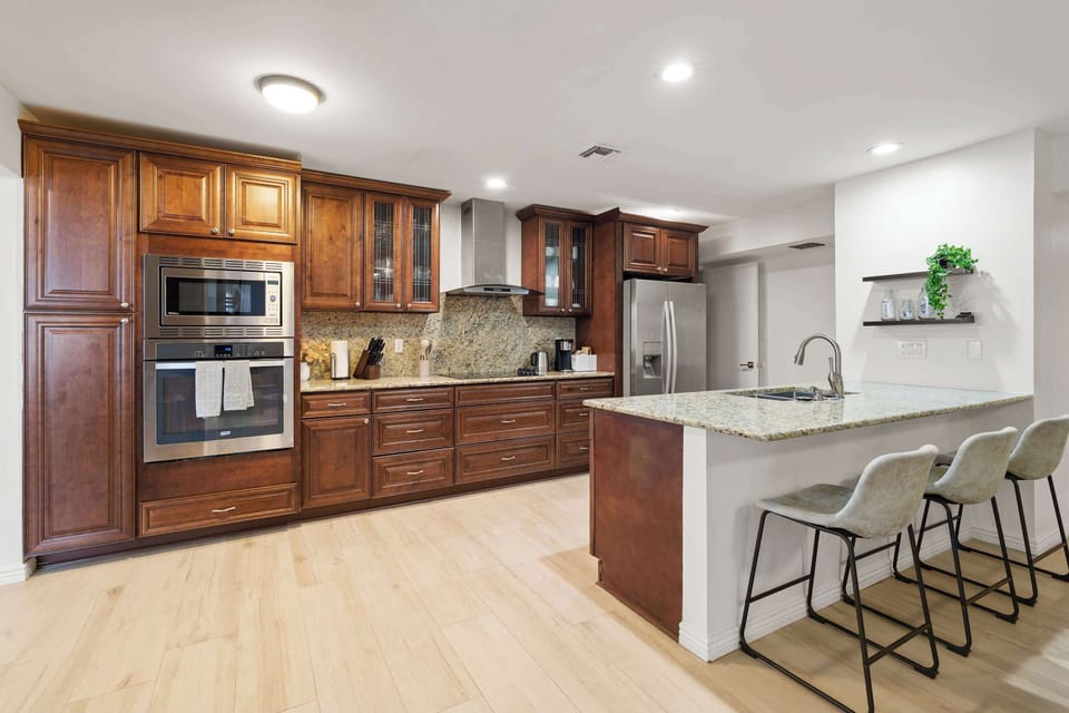 Chef’s Dream Kitchen – Fully stocked with high-end appliances and plenty of cabinetry, making cooking a breeze.