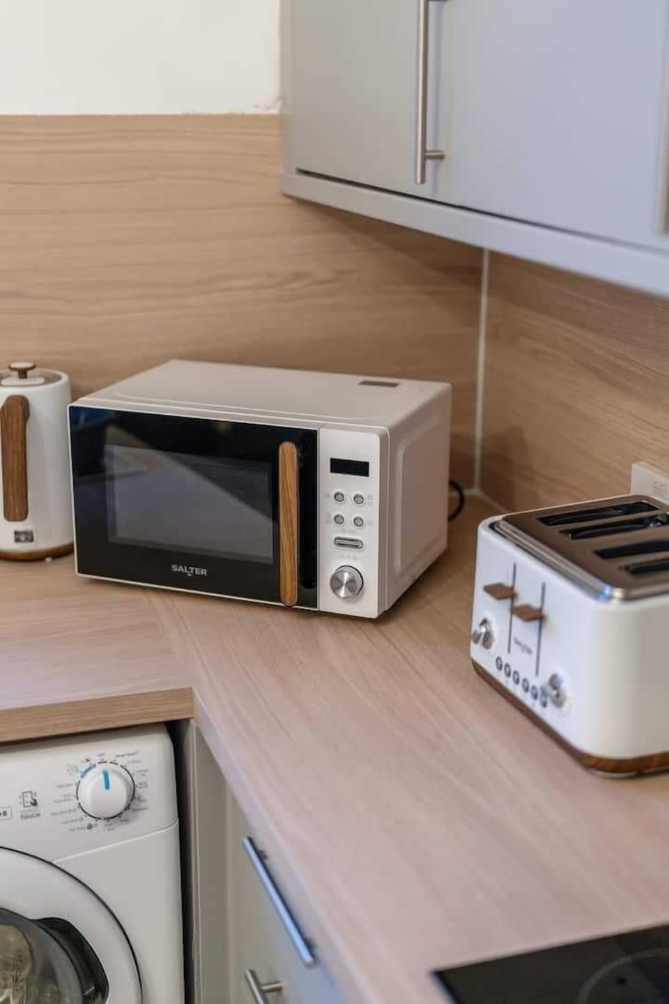 Microwave, Toaster & Hot Water Kettle