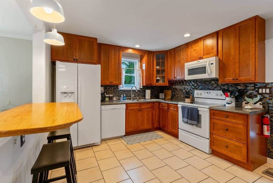 Breakfast Bar With Stools