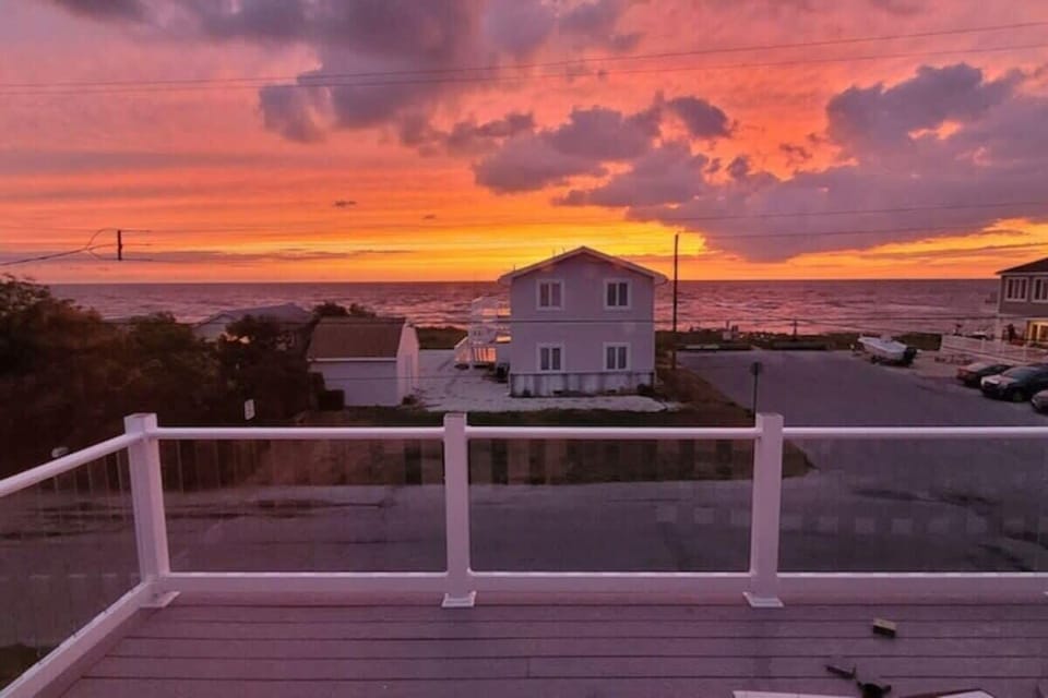 From the third floor deck, look at those sunset views!