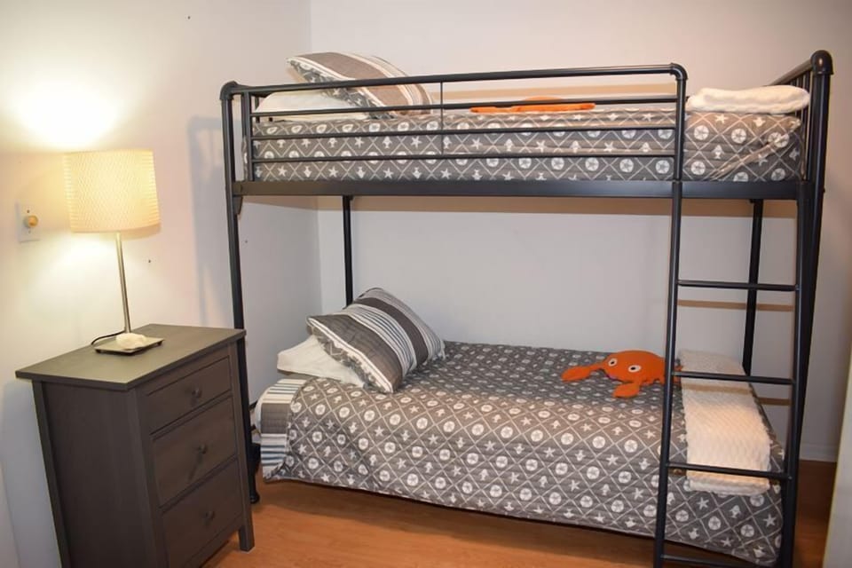 Bunk Room (Twin over Twin)