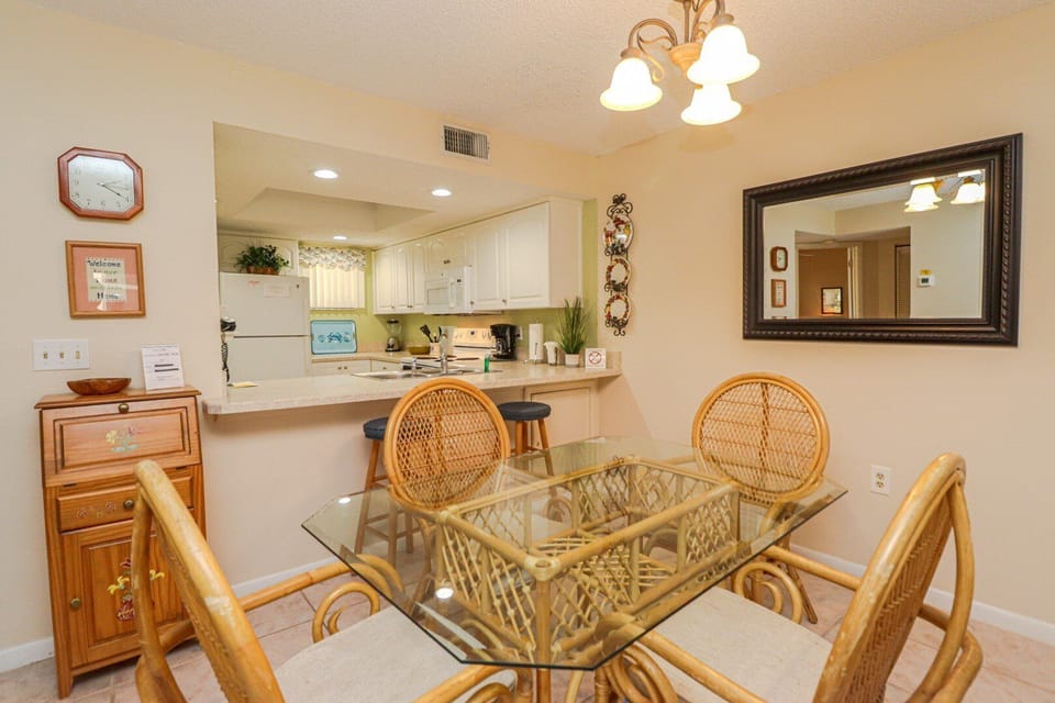 St. Augustine Beach Rentals Dining Room