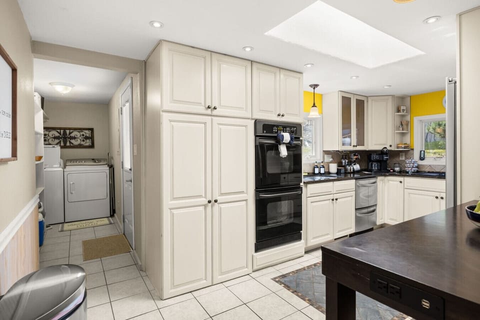 Spacious fully equipped kitchen with modern appliances, ample cabinetry, and adjacent laundry—perfect for convenient and comfortable lakefront stays.