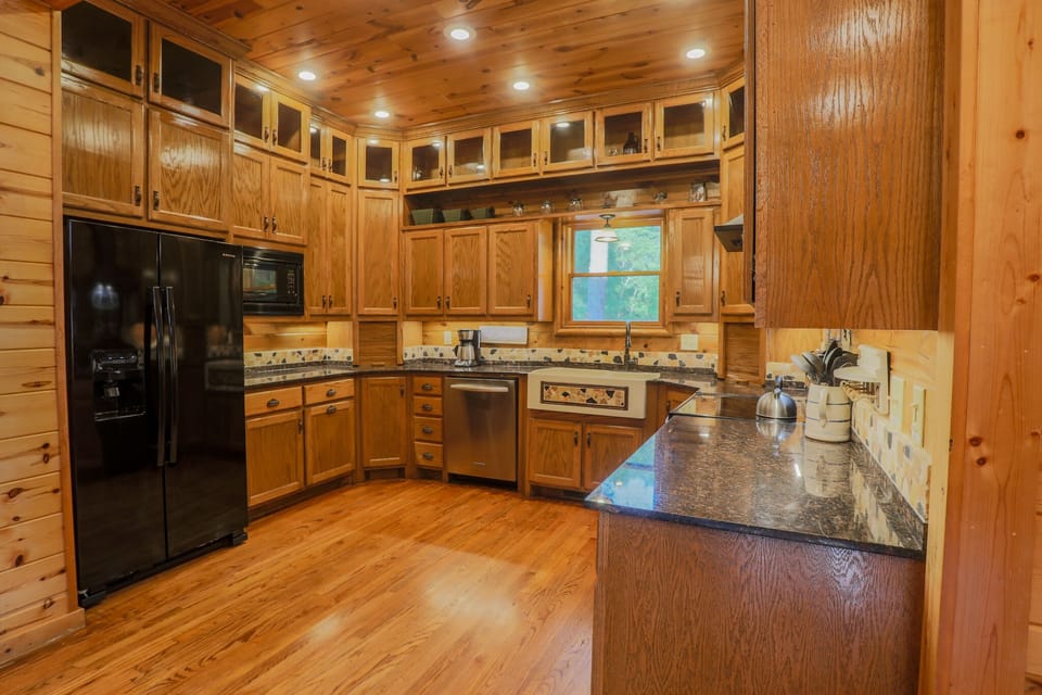 Spacious kitchen with full-size fridge, granite island, all appliances included
