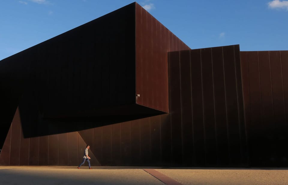 13min walk to the Australian Centre for Contemporary Art.