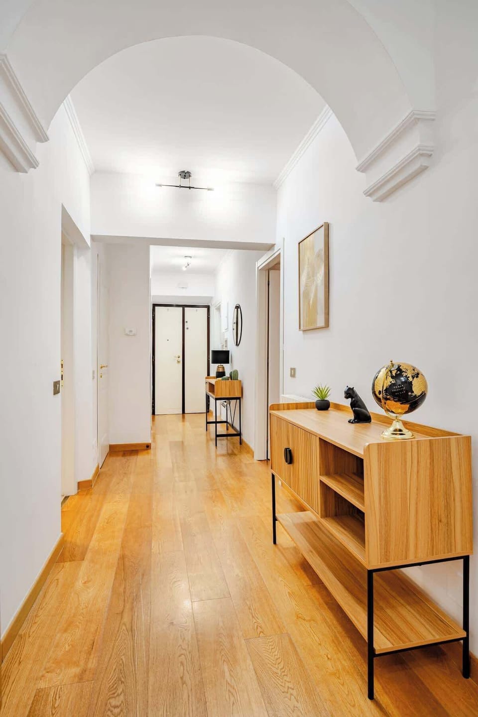 Visuale del corridoio dalla porta di ingresso