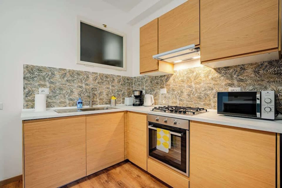 Cucina completa  fornita di tutti gli elettrodomestici