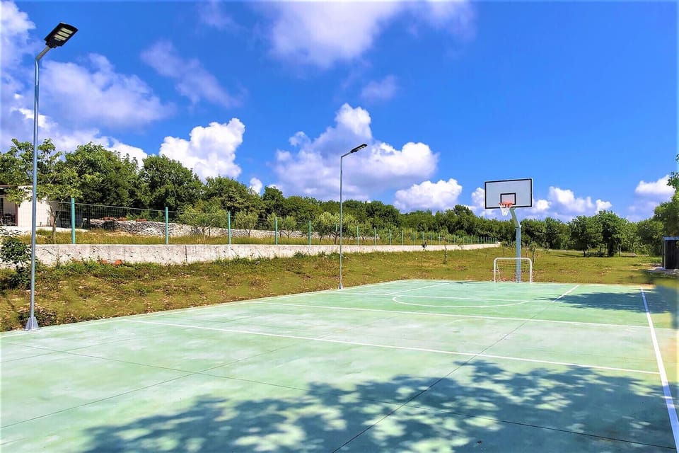 Sport court