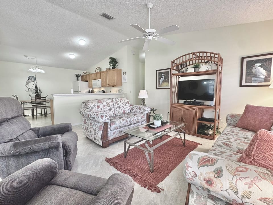 Cozy Living Room w/ Flatscreen TV w/ Patio Access