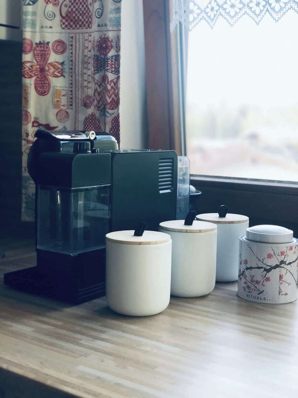 Kaffee & Tee Bar mit Nespresso Kaffeemaschine