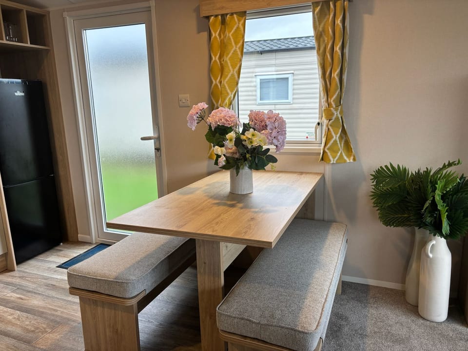 “Stylish twin bedroom with contemporary décor, comfortable bedding, and natural 