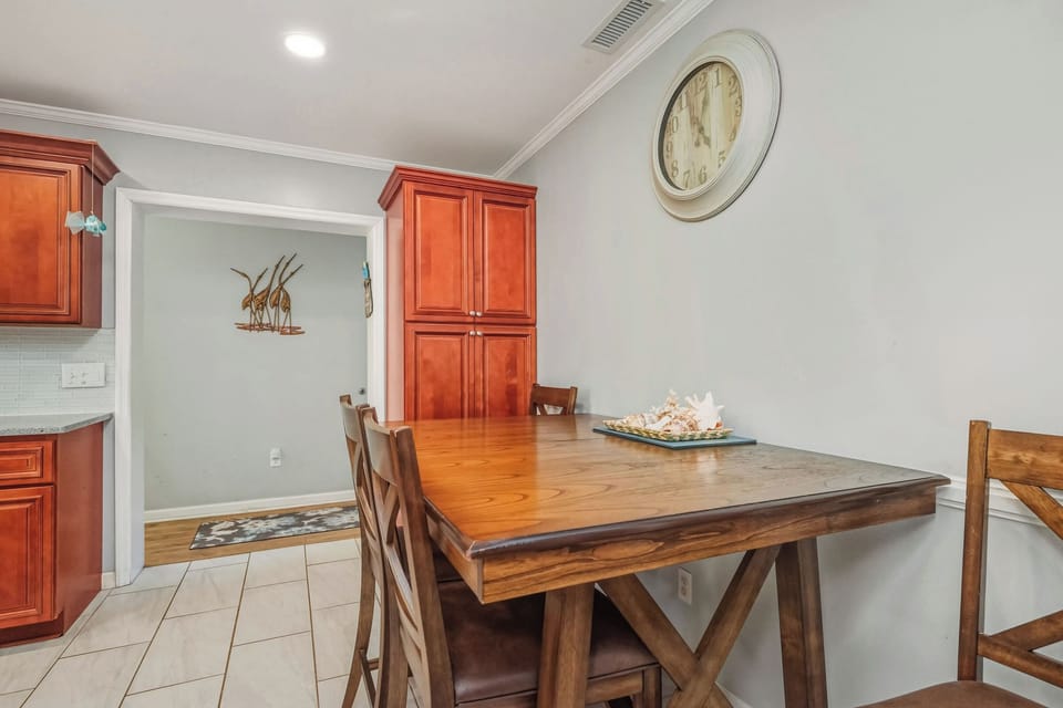 Eat-in Kitchen - West