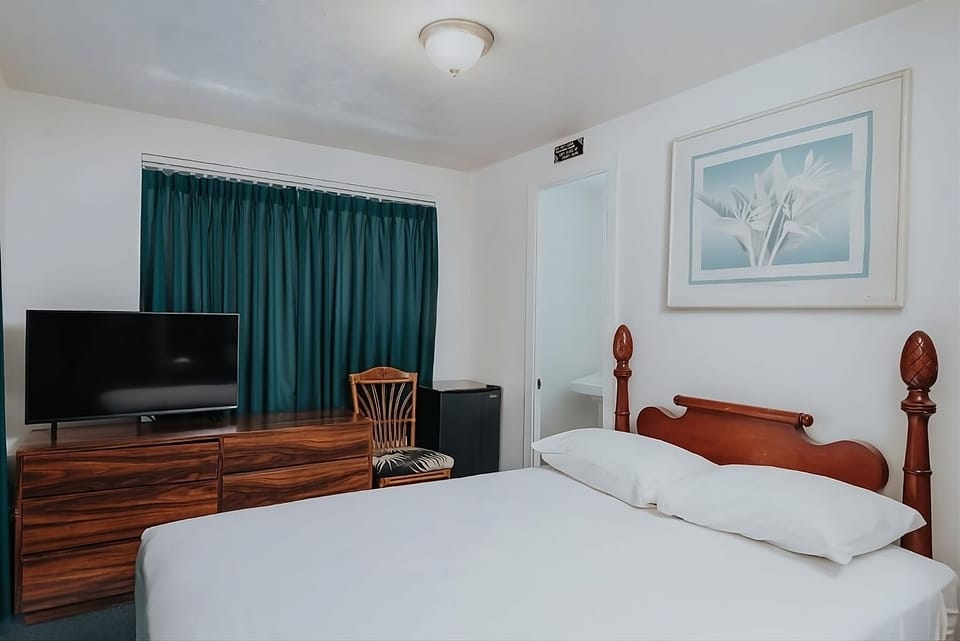 Unit with 1 Queen bed