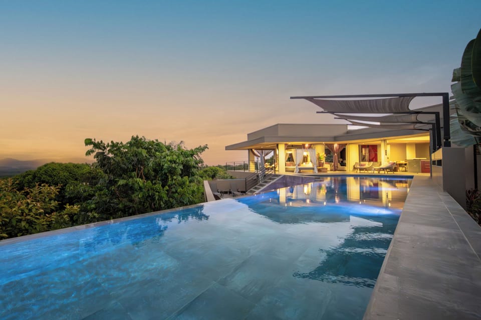 Los 3B's is a luxury villa designed to integrate seamlessly with its surrounding