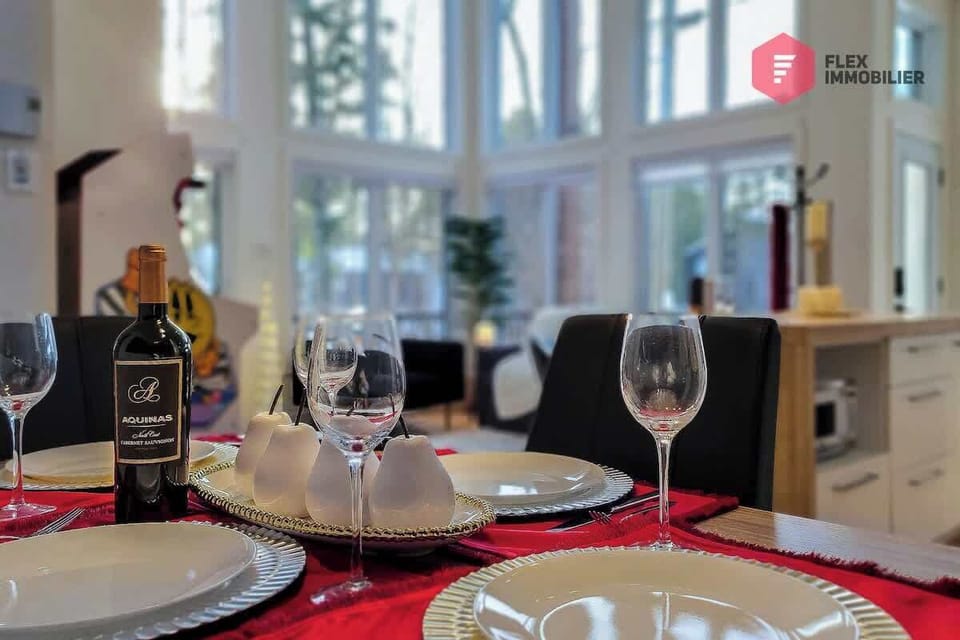 "Beautiful chalet! We felt at home the minute we walked in, very clean, beautifully decorated, wonderful well stocked kitchen, comfortable beds, in a very peaceful environment." Susan (Uxbridge, Massachusetts)