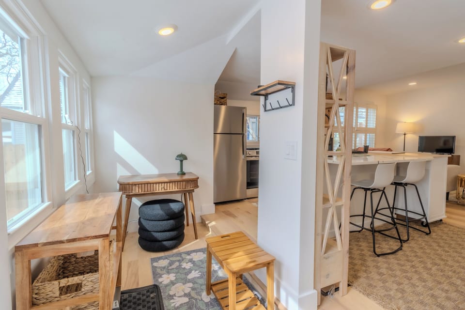 Rear Entry - Includes a desk if needed for work.