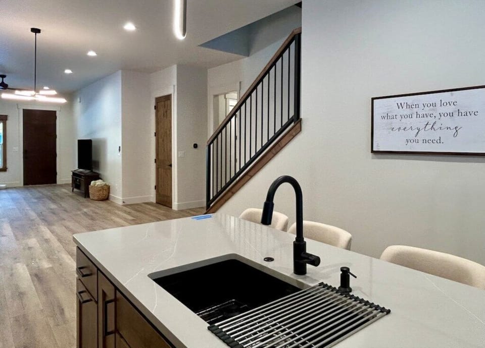 Full kitchen image 3