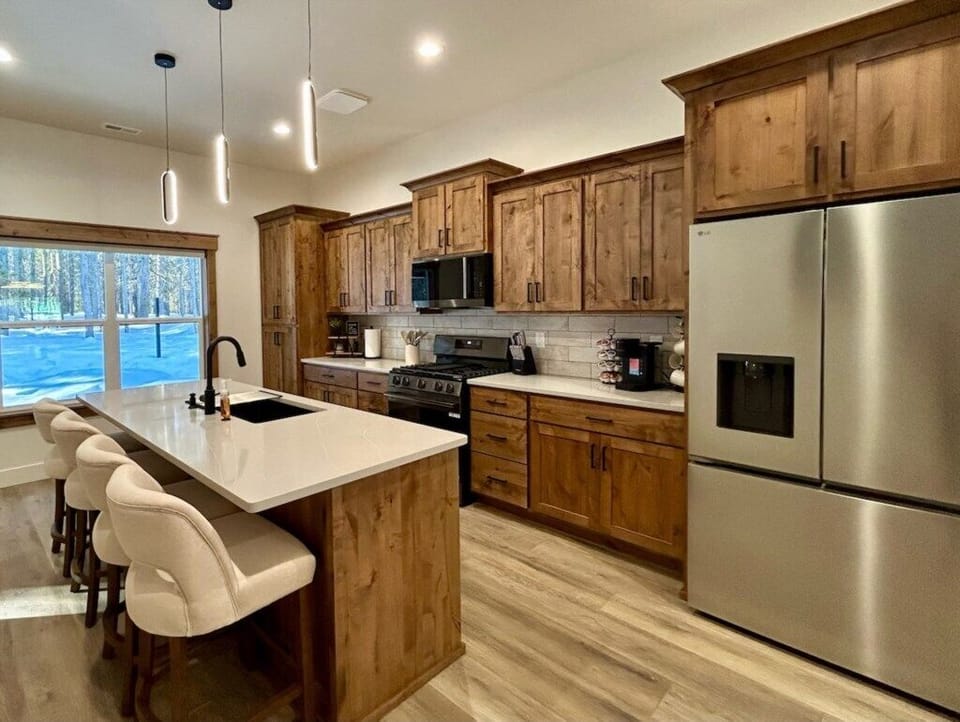 Full kitchen image 1