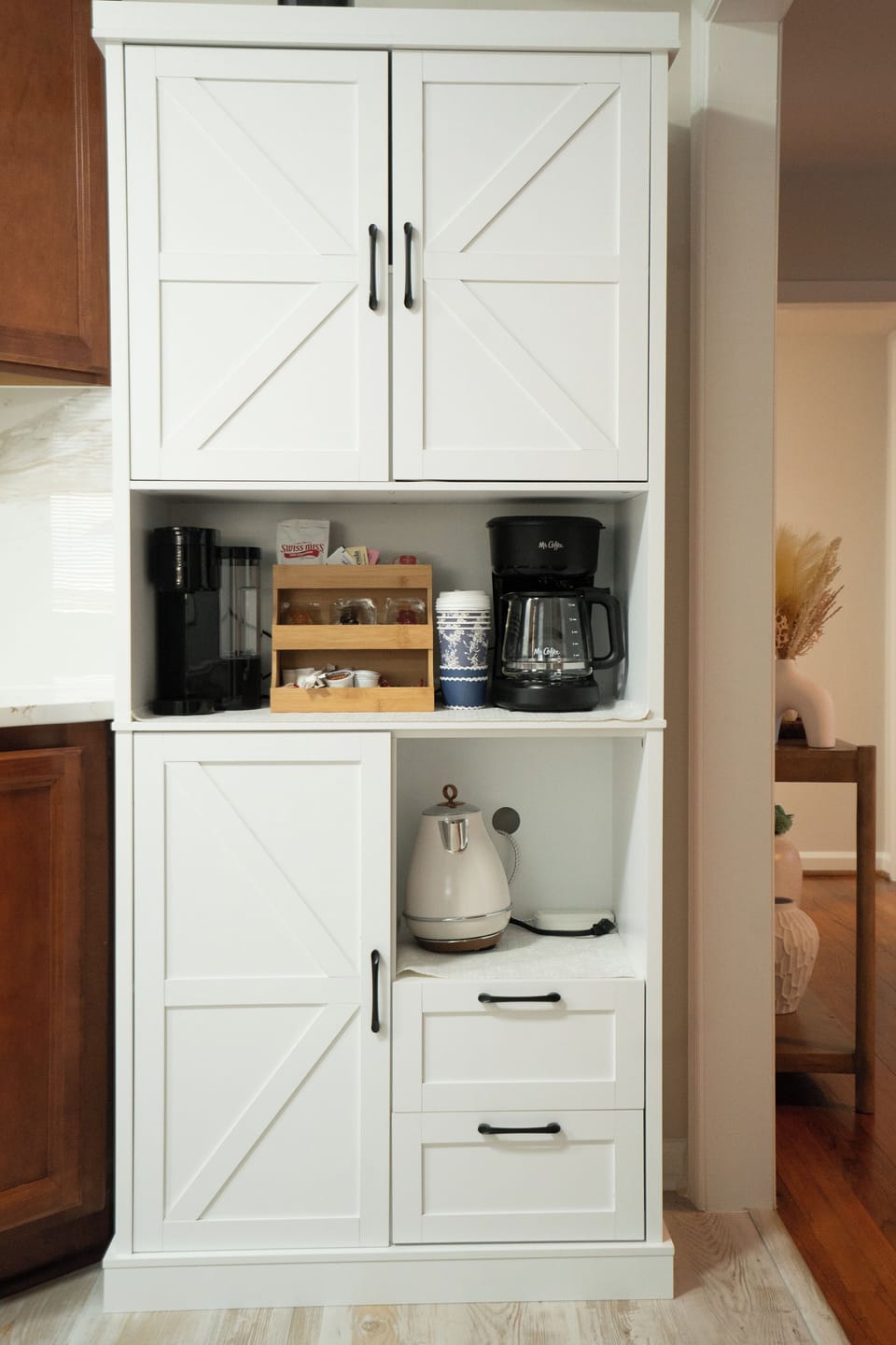 Enjoy a Coffee and tea station with complimentary water and snacks for guests.