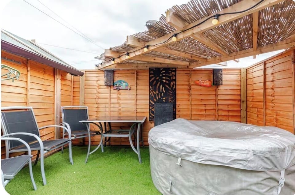 Enjoy hot tub in ur own space