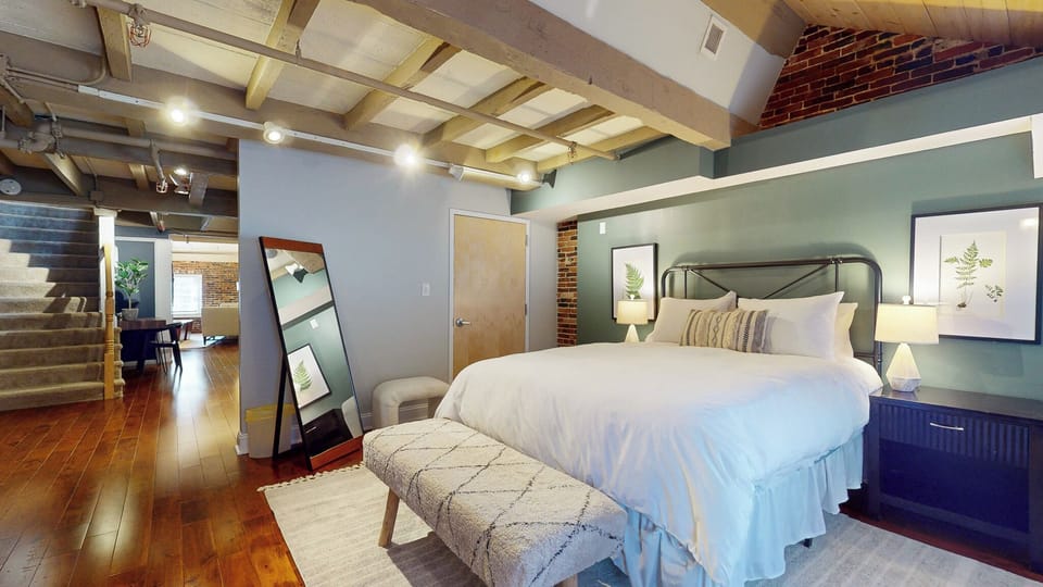Cozy second bedroom with a comfortable queen bed