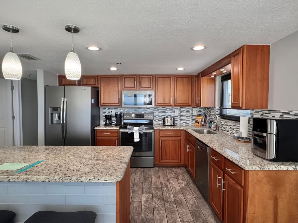 Great Gourmet Kitchen, Breakfast Bar with 3 Barstools